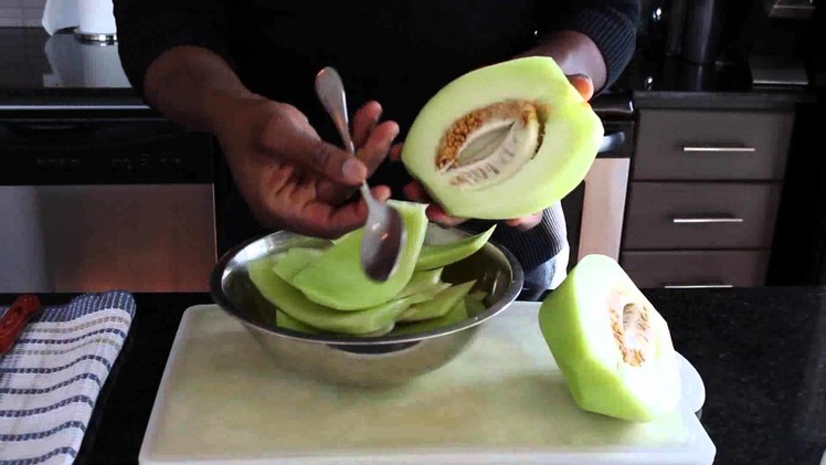 How to cut a honeydew melon