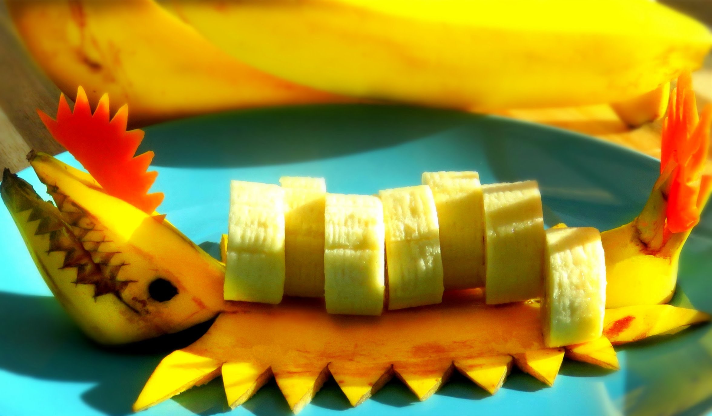 Fruit shark. Банан поделка для детей. Акула из банана. Banana Dolphin Garnish. How to make Banana decoration Banana Art Fruit Carving Banana Garnishes.