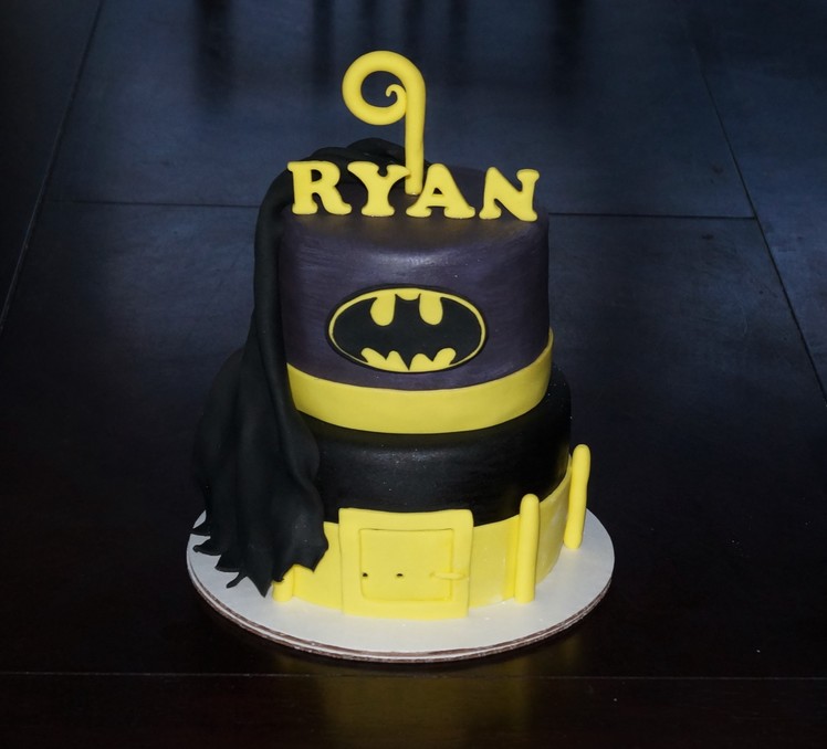 Cake decorating - how to make a batman fondant logo