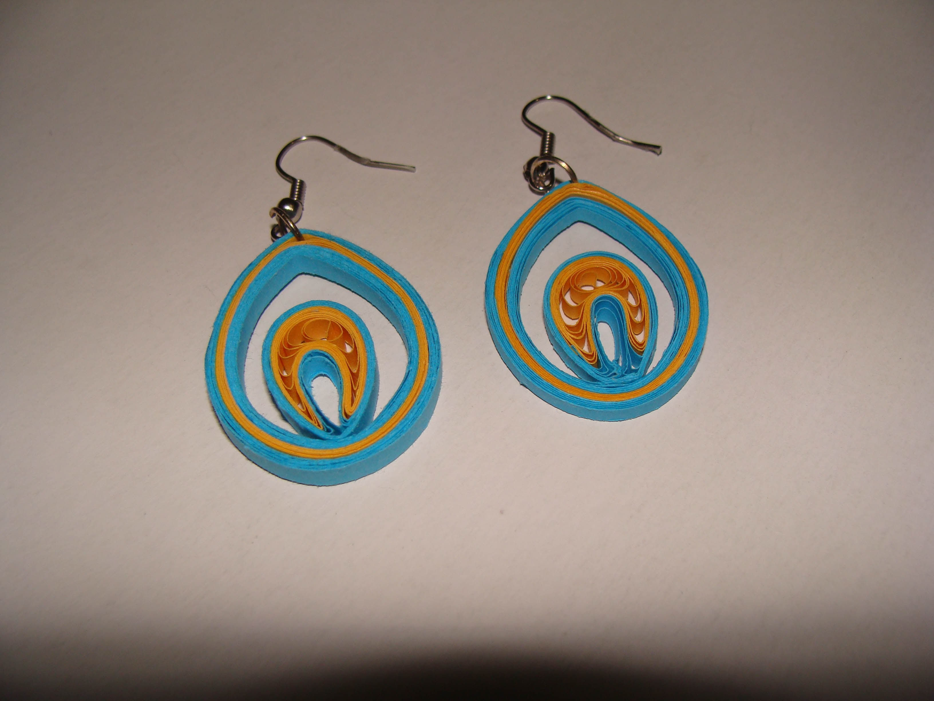 DIY:how to make  quilling earrings