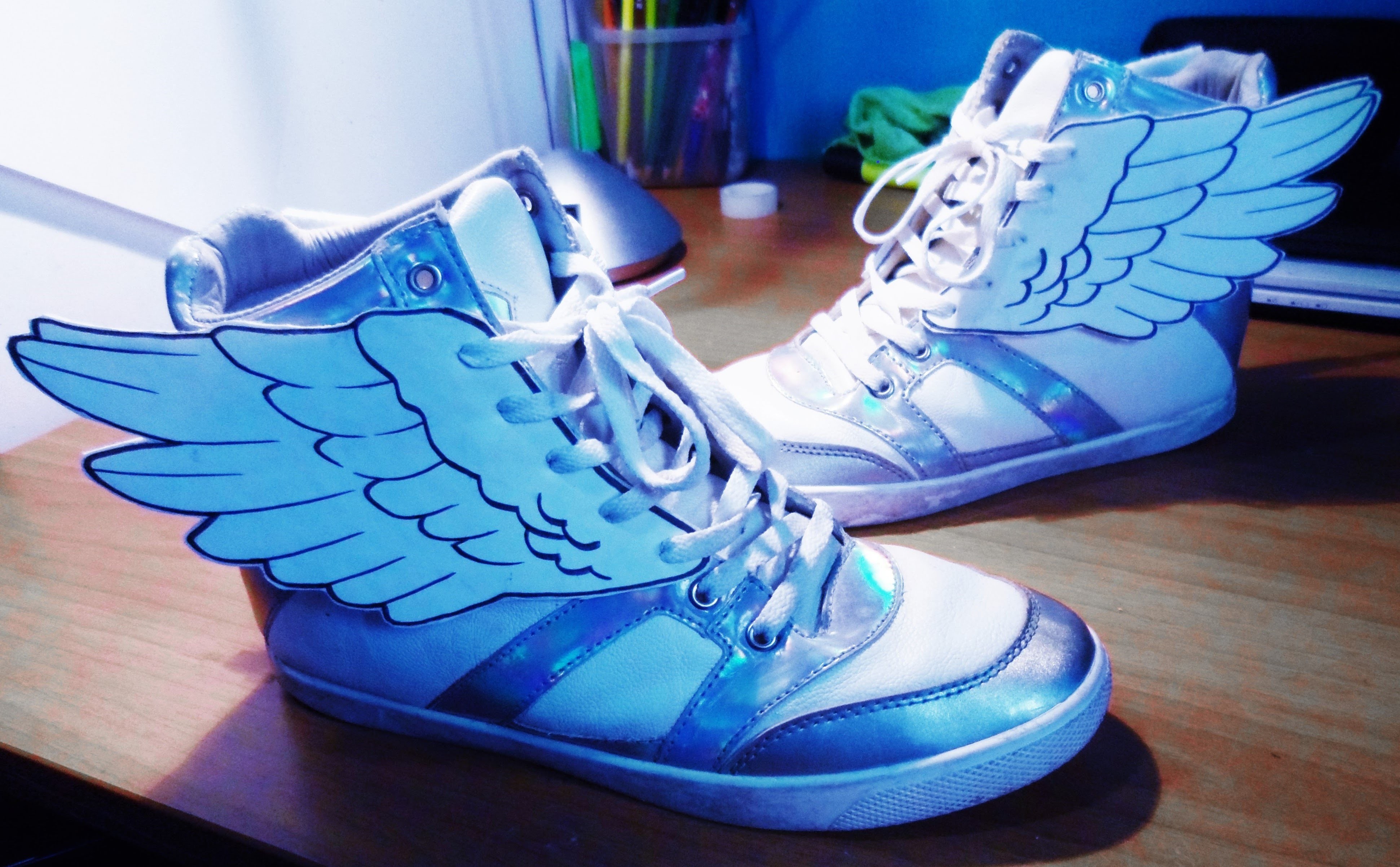 Wings shoes. Обувь Wings.  Кроссовки. Nike Wings. Nike Sneakers with Wings. Adidas Jeremy Scott каблуки.