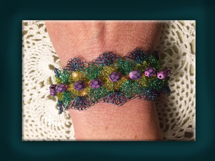 How to crochet a multicoloured wire bracelet