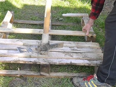 How to Take a pallet apart in under 5 minutes!