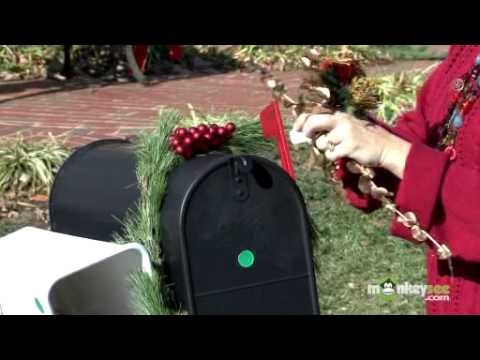 Christmas - Decorating a Mailbox