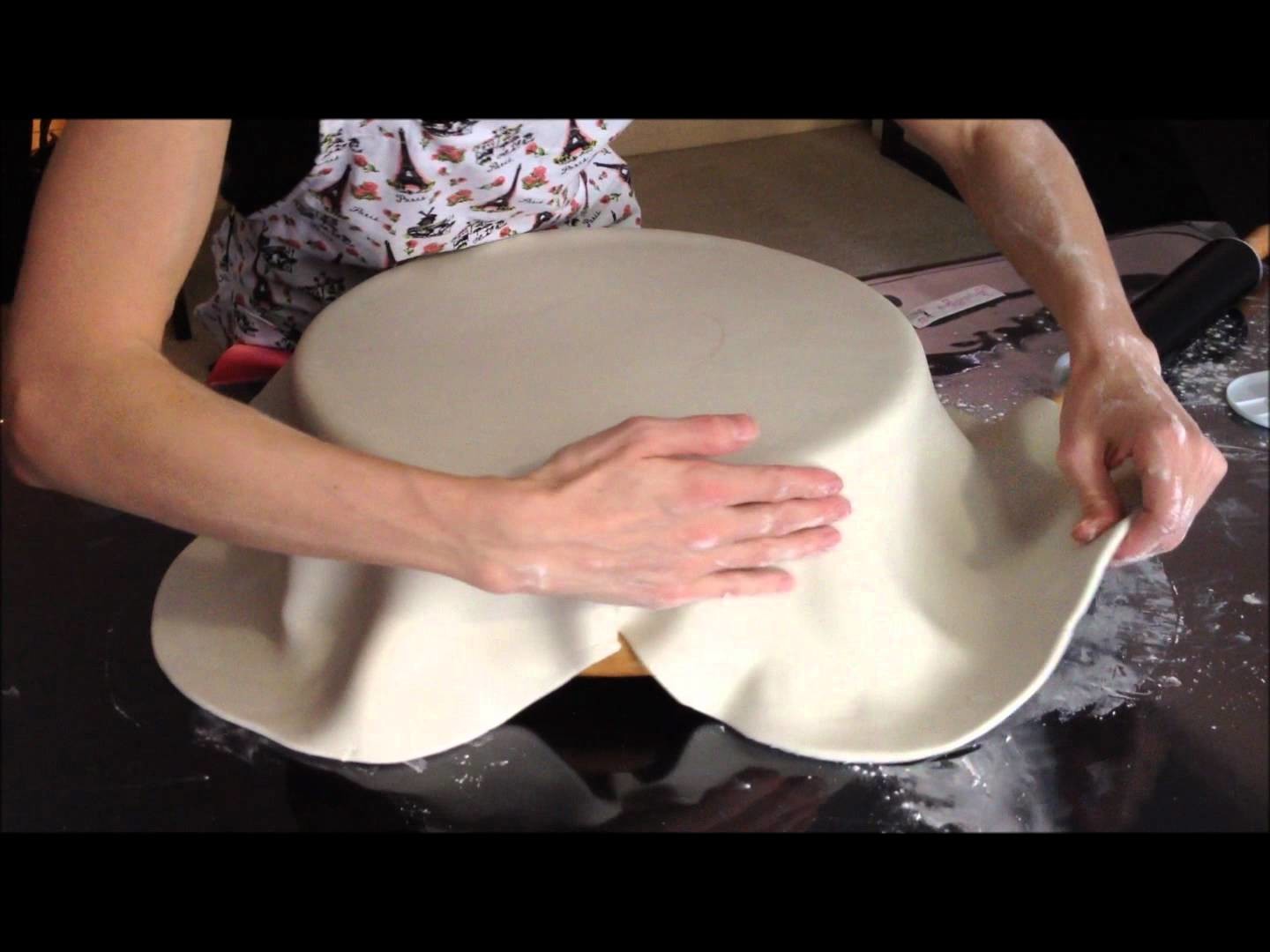 How to cover a Dummy (polystyrene) Cake with fondant