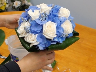 How to Make a Bridal Bouquet With Blue Hydrangeas, Roses and Muscari