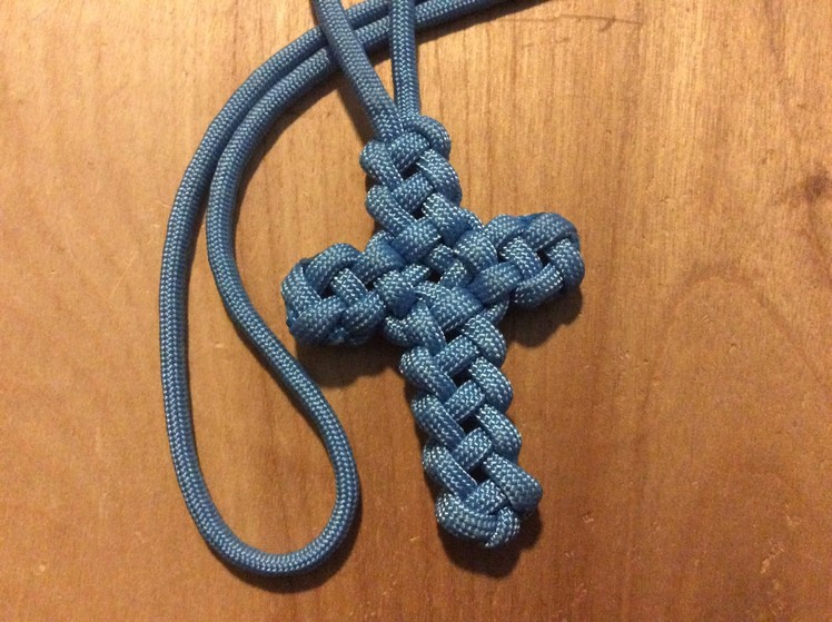 Paracord Cross (Vertical Crown Knot or Double Crown Sinnet)