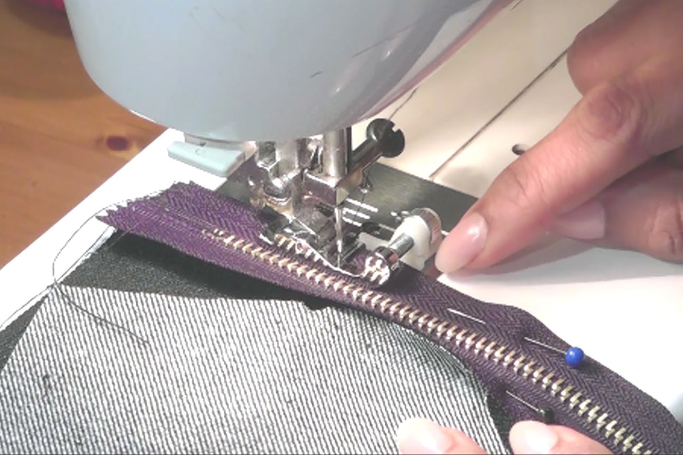 Cut n Sew Zipper, how to sew zipper to the lining of the bag