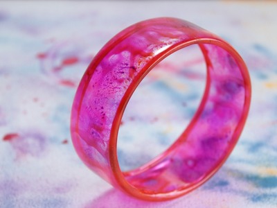 Make this bangle from a recycled plastic bottle