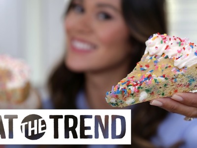 How to Make a Giant Funfetti Sugar Cookie For Santa | Eat the Trend