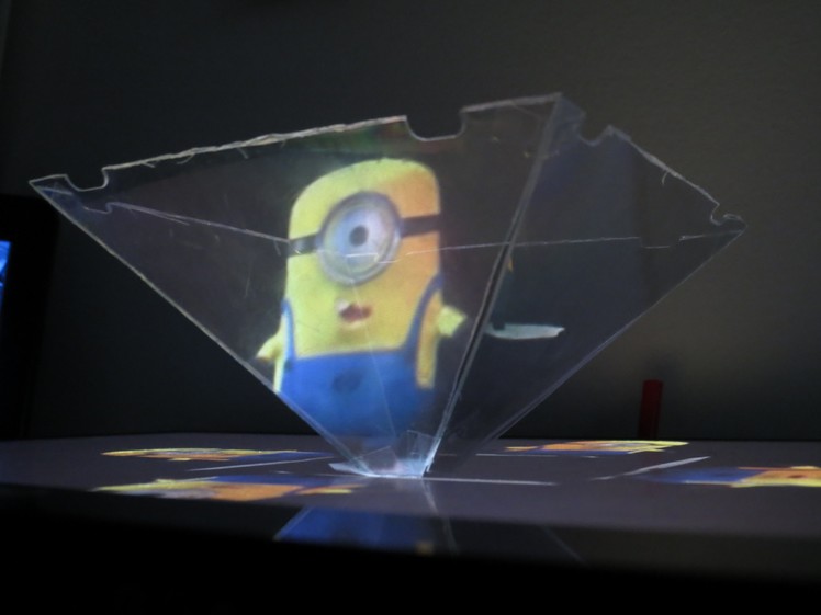 How to use your Smartphone or Tablet to make a 3D hologram projector - Minion