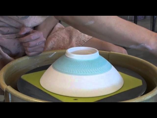 156. Glazing a 3lb Chattering Texture Bowl with Hsin-Chuen Lin