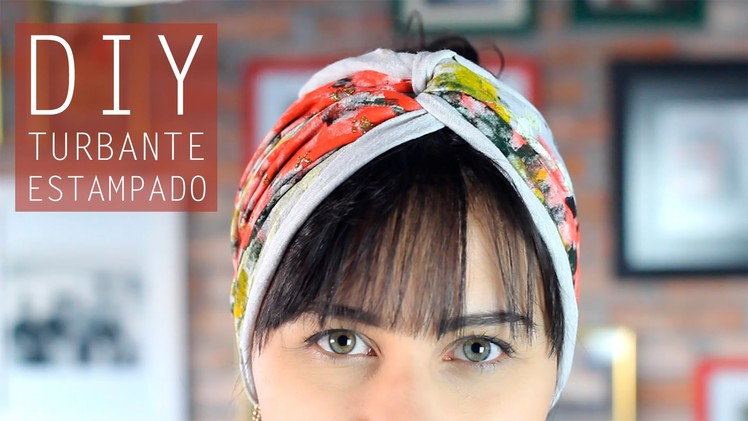 Faça um turbante estampado com uma camiseta velha