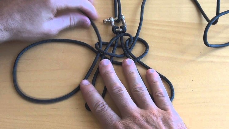 How to Make a Quick Deploy Paracord Survival Bracelet (Blaze Bar)