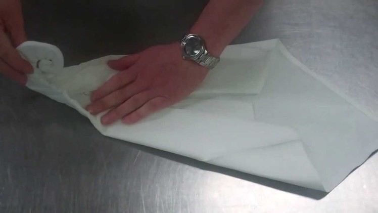 How to make a Swan Napkin for presentation