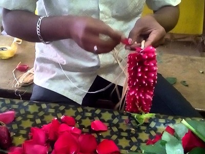 Make a rose petals garland working