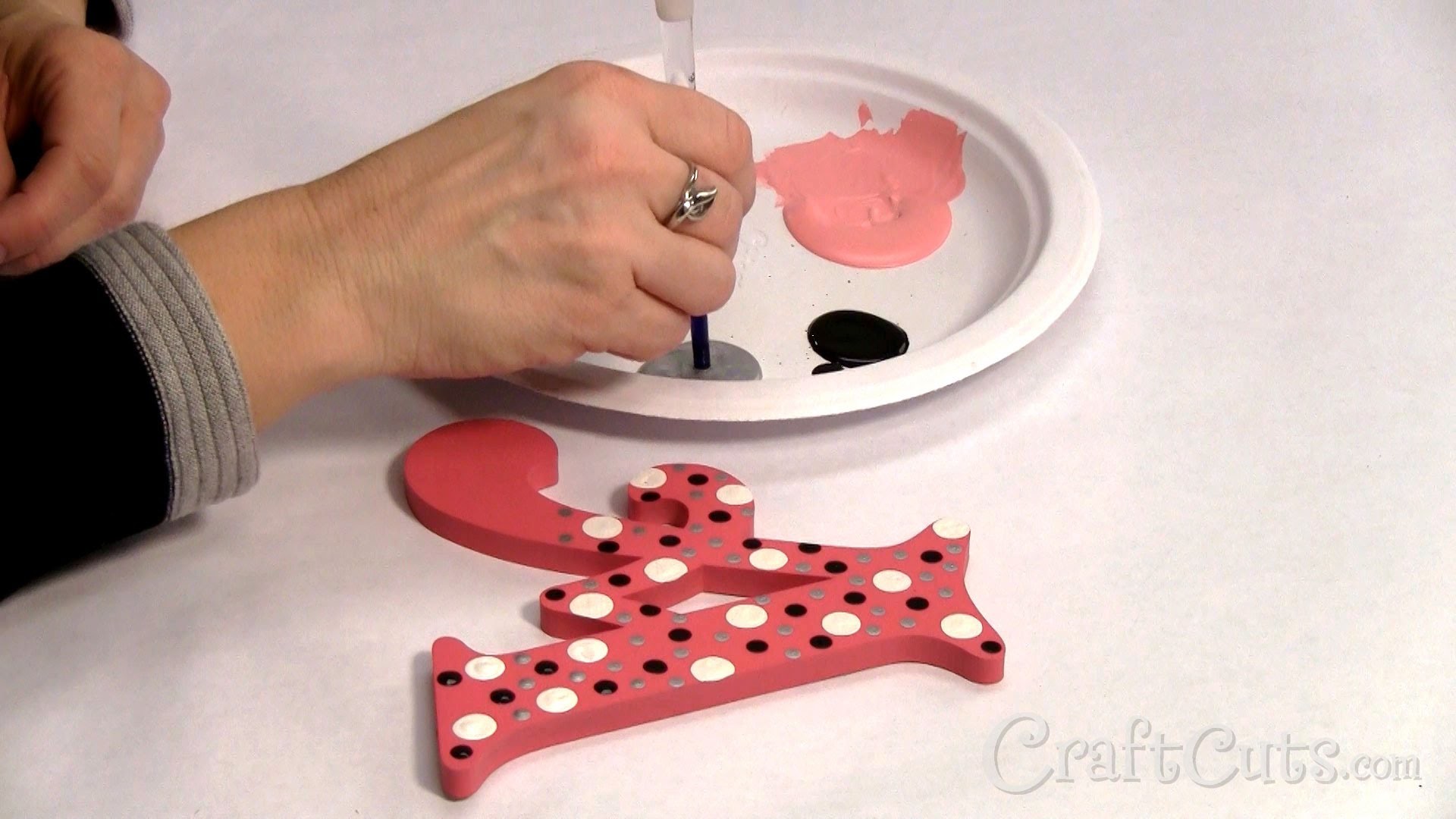 how-to-paint-polka-dots-on-wood-letters