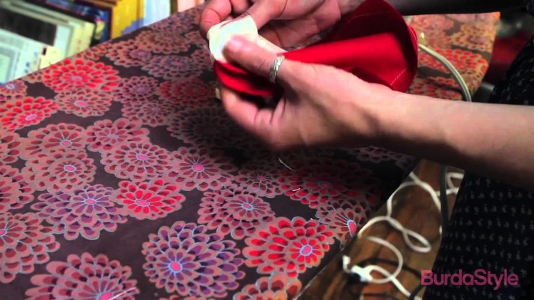 BurdaStyle Sewing Handbook Pattern Variation: Attaching a Patch Pocket