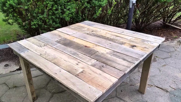 DIY giveaways & tutorials- DIY Pallet Table - 100% Pallet Wood Table ~ Mesa de Madera de Palets