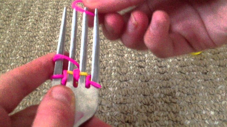 How to make a dragon scale loom band on a fork