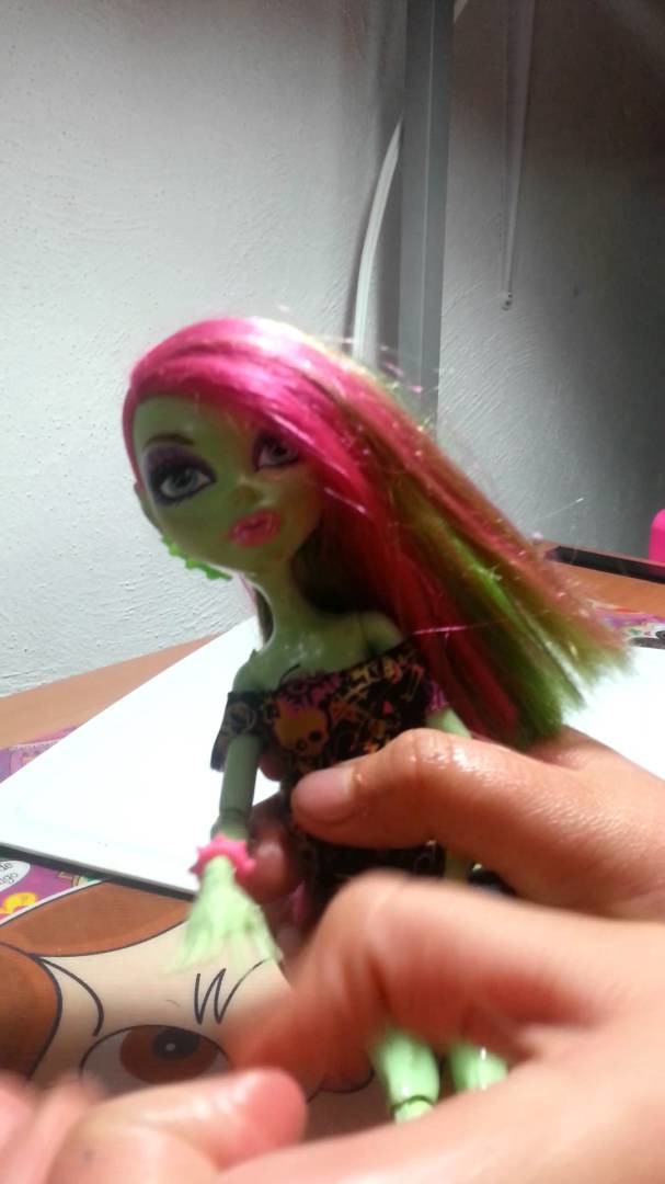 Parte 1 como hacer un collar y pulsera para monster high