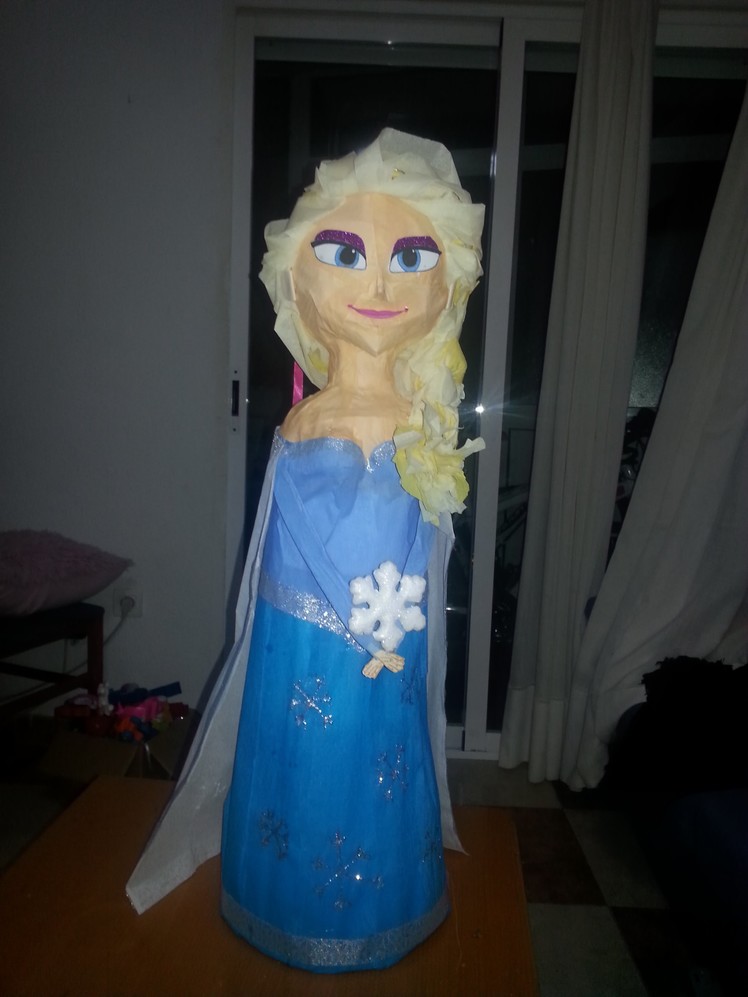 Piñata de Elsa; Decorado paso a paso - Liandolas (How to decorate the pinata Elsa from Frozen)