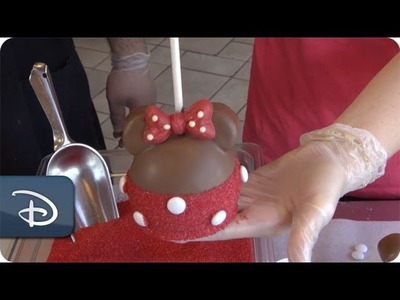DIY: How-To Make a Minnie Mouse Apple at Candy Cauldron | Walt Disney World