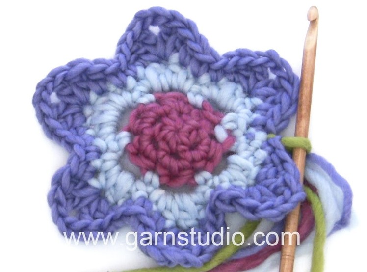 DROPS Crocheting Tutorial: Buttercup flower - Mystery Blanket