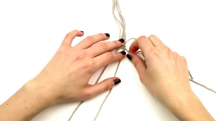 How to make a Alternating half hitch in macrame | WE ARE KNITTERS