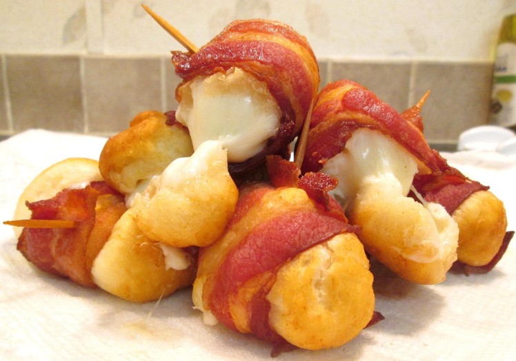 Cheese Bombers - Biscuits, Mozzarella and Bacon - PoorMansGourmet