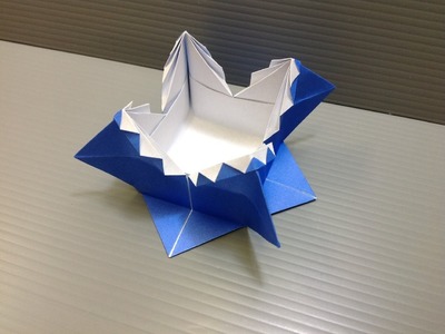 Daily Origami: 038 - Zig Zag Box or Spanish Box