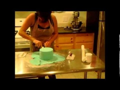 How to Cover A Cake with Fondant For A Beginner