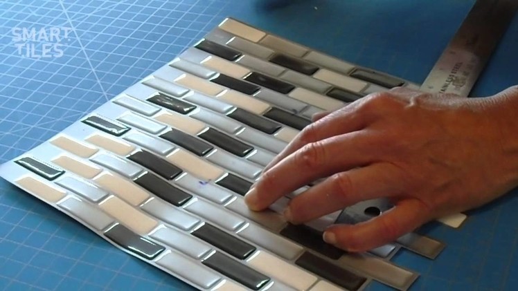 Peel and Stick Smart Tiles Backsplash Installation Video – Interlocking Tiles | Murano Metallik