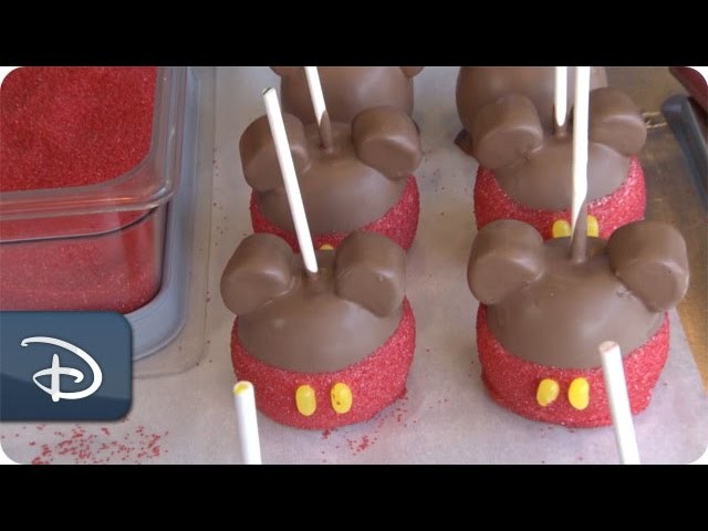 DIY: How-To Make a Mickey Mouse Apple at Candy Cauldron | Walt Disney World
