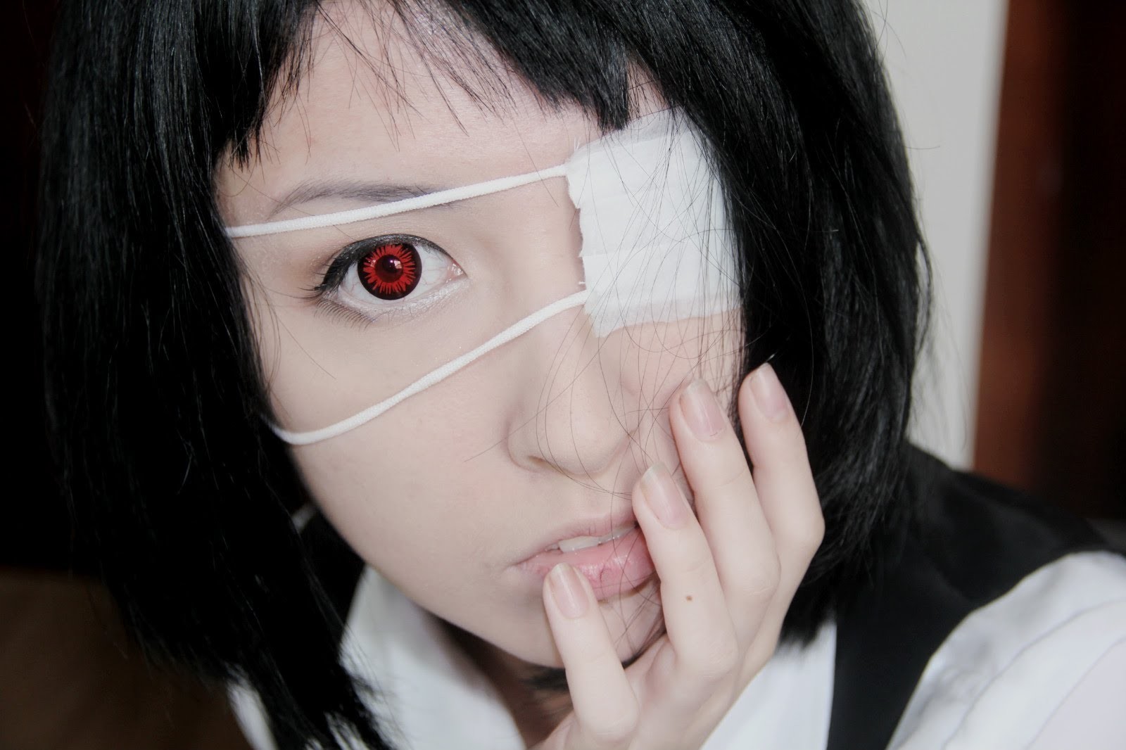 Жизнь с одним глазом. Повязка на глаз. Повязка на глаз медицинская. Японская повязка на глаз. Пластырная повязка на глаз.