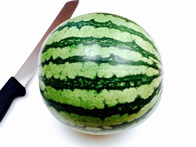 How to Peel and Cut a Watermelon in One Minute (HD)