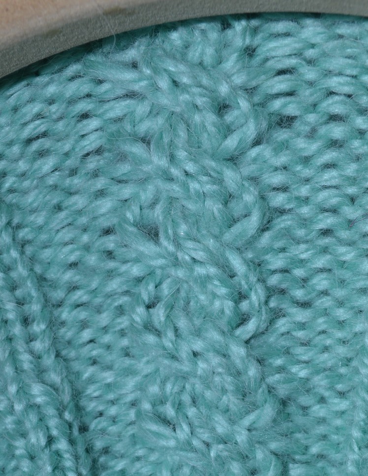 How to Loom Knit the 4 Stitch Left Cable Cross