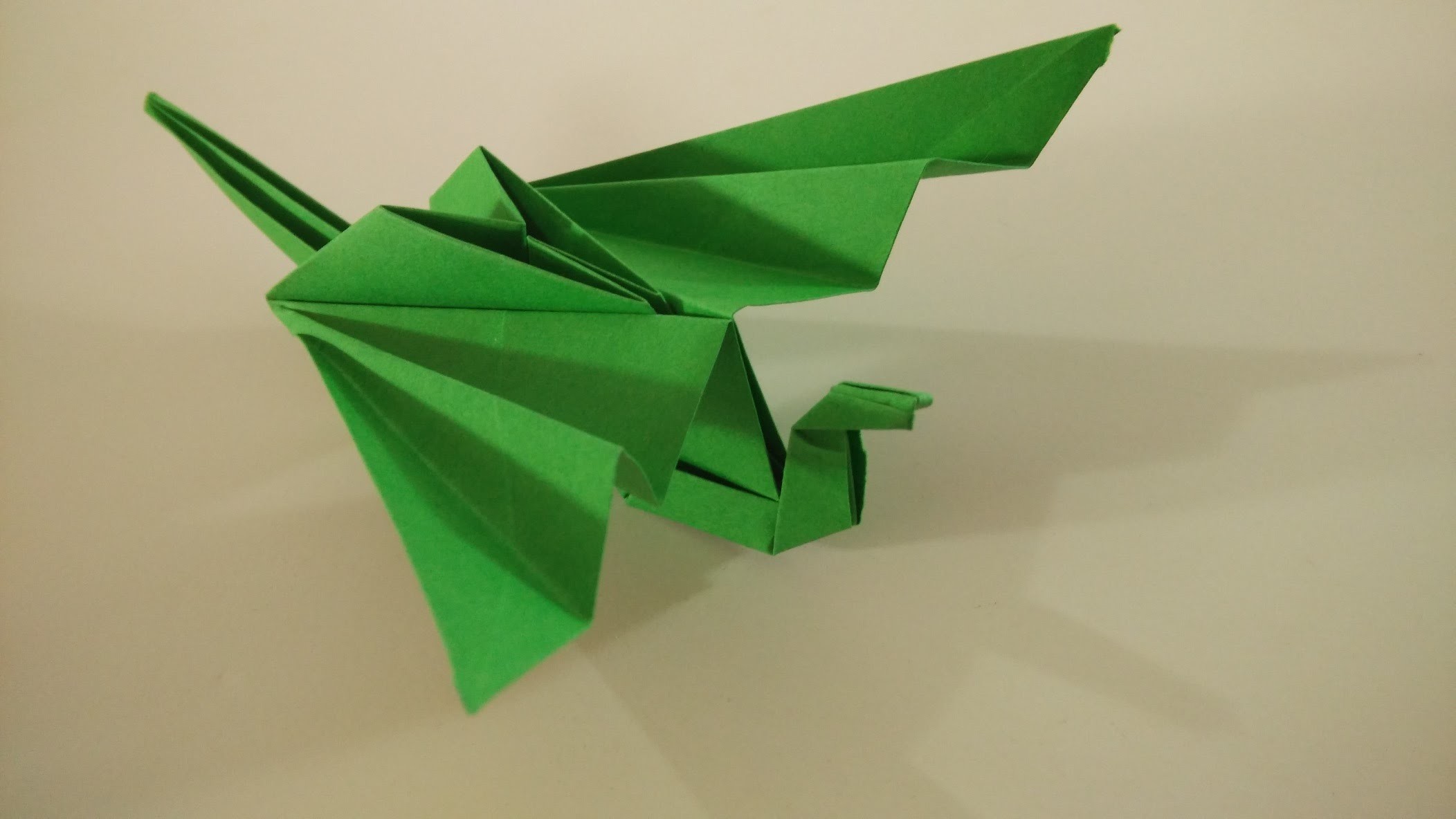 Como hacer un DRAGON de papel que MUEVE las alas dragon de origami