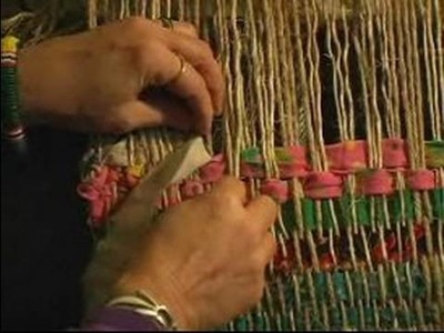 How to Weave on a Frame Loom : How to Weave a Pattern into a Plain Rug