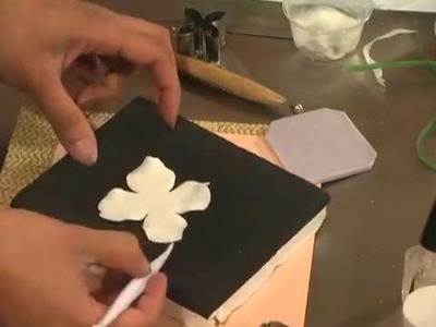 Making a Dogwood Flower in gumpaste - Petal Crafts