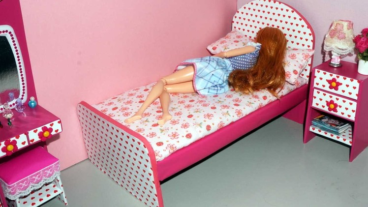 How to make a cardboard bed for dolls - miniature crafts DIY *no hot glue gun*