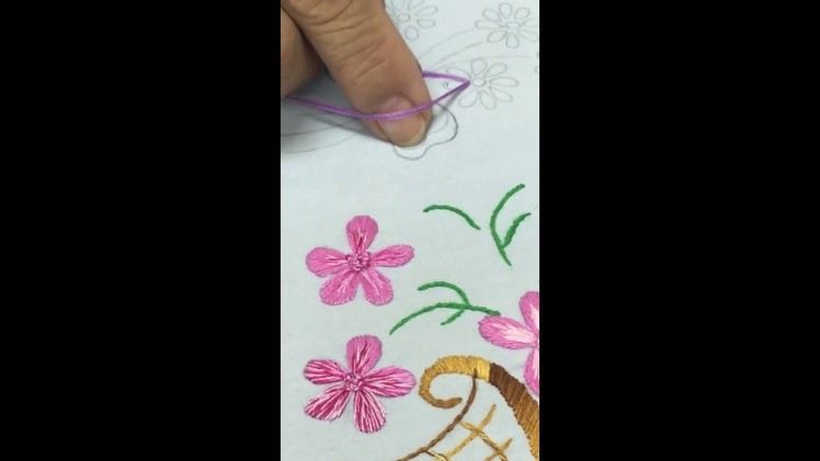 How to: Chain stitch embroidery - Creating a flower with chain stitch