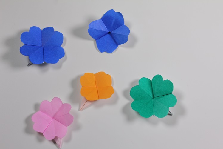 How to  make an Origami Clover