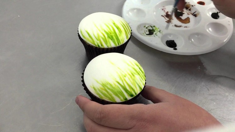 How to apply a painted grass effect to cupcakes