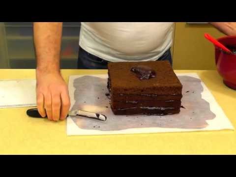 How to get sharp edge on a cake