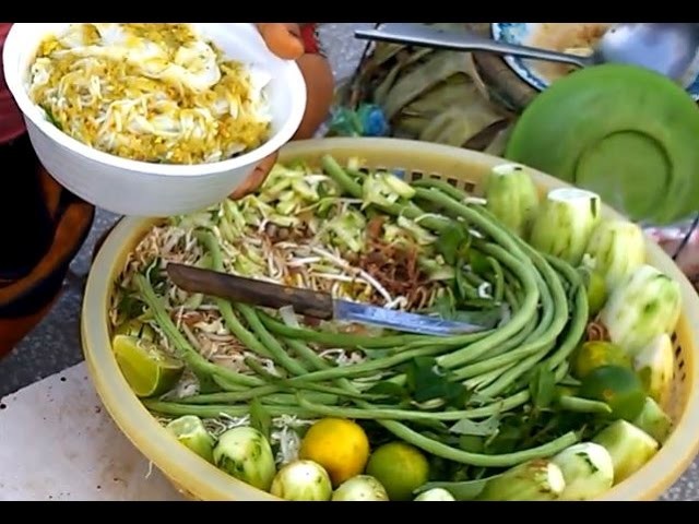 How to sell Num Banh Chok - Khmer Noodle on street in phnom penh
