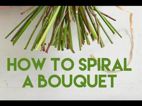 How to Make a Bouquet Using the Spiral Method