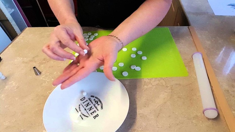 How to make silver edible balls