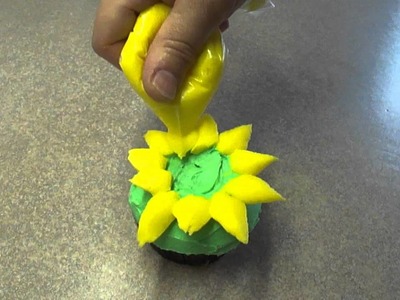 Decorating Cupcakes #54:  Simple Sunflower