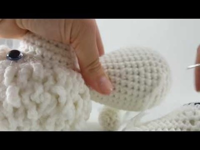 How to attach jointed legs on amigurumi